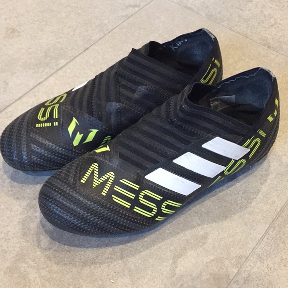 messi laceless cleats